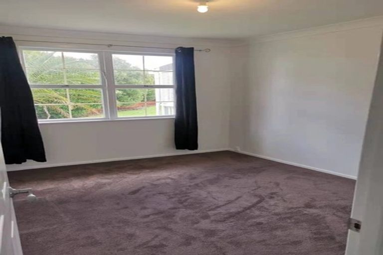 Photo of property in 27 Clinton Avenue, Te Atatu Peninsula, Auckland, 0610