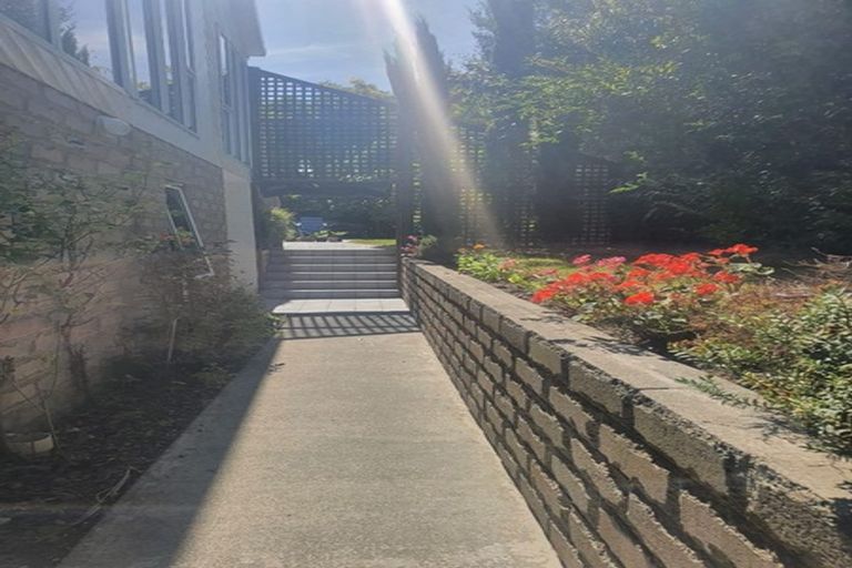 Photo of property in 4 Inglewood Place, Avonhead, Christchurch, 8042