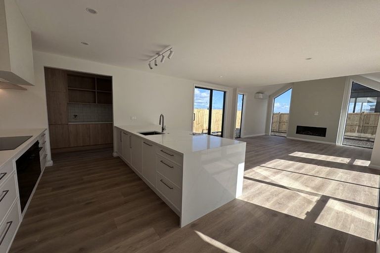 Photo of property in 12 Catalina Avenue, Rosehill, 2113