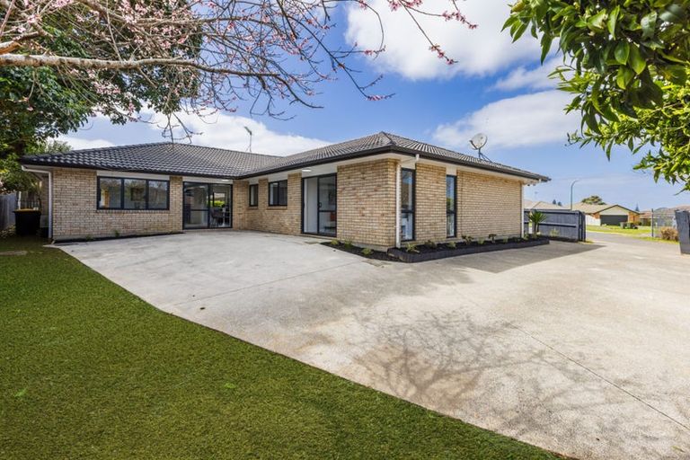 Photo of property in 12 Mark Edgar Place, Clendon Park, Auckland, 2103