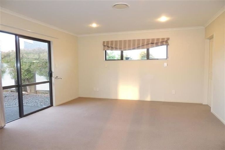 Photo of property in 2 Newbury Place, Taradale, Napier, 4112