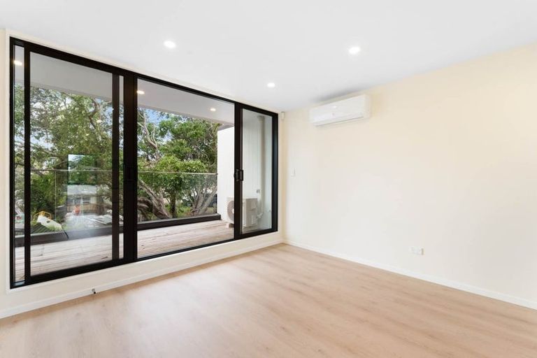 Photo of property in 6/10 Orchid Place, Te Atatu South, Auckland, 0610