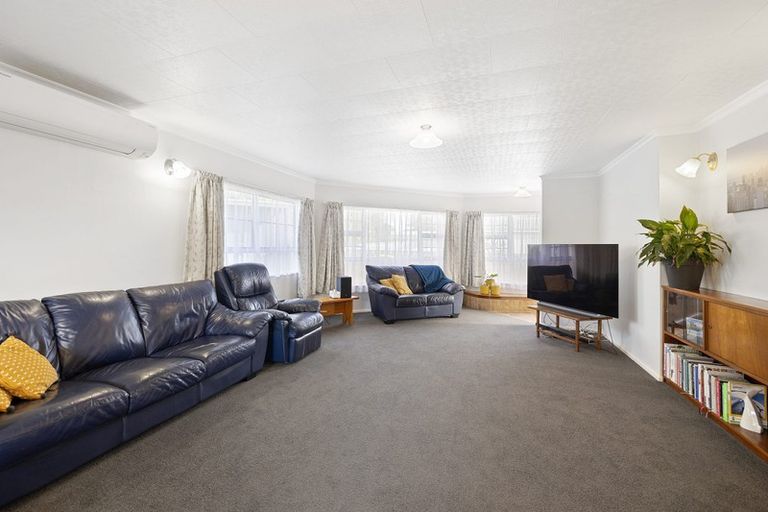 Photo of property in 2/230 Huatoki Street, Upper Vogeltown, New Plymouth, 4310
