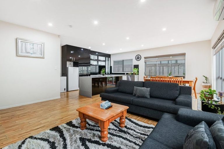 Photo of property in 30 Salamanca Road, Sunnynook, Auckland, 0620