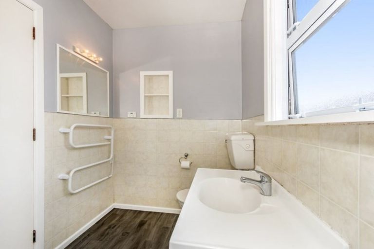 Photo of property in 48 Staveley Street, Avonhead, Christchurch, 8042