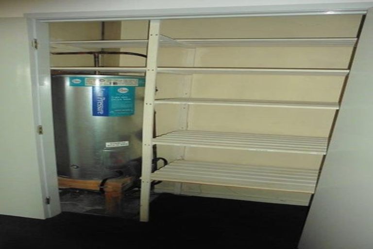 Photo of property in 37 Kirrie Avenue, Te Atatu South, Auckland, 0610