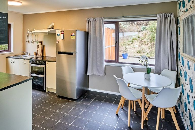 Photo of property in 15a Ruskin Road, Newlands, Wellington, 6037