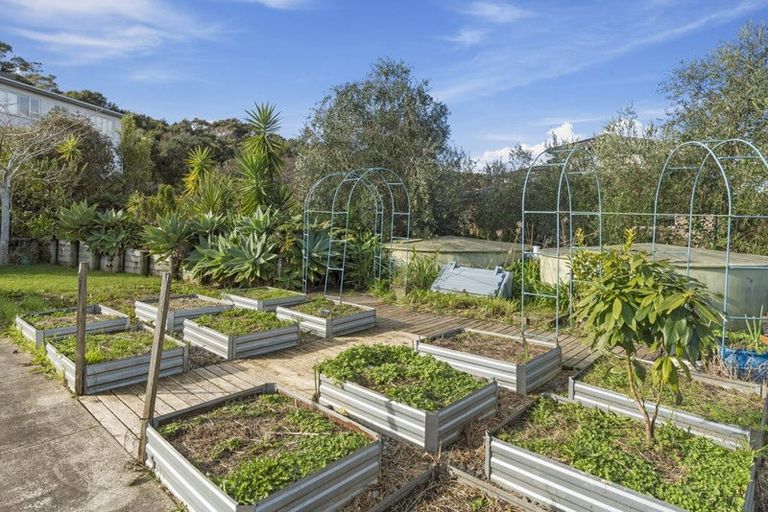 Photo of property in 15 Matheson Road, Red Beach, 0932