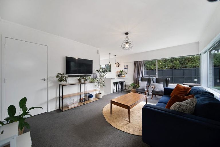 Photo of property in 2/15 Gloaming Place, Conifer Grove, Takanini, 2112