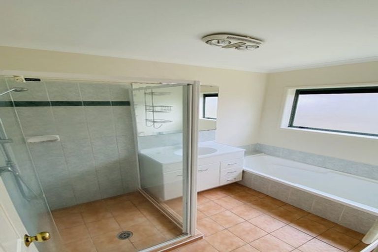 Photo of property in 88 Bluebird Crescent, Unsworth Heights, Auckland, 0632