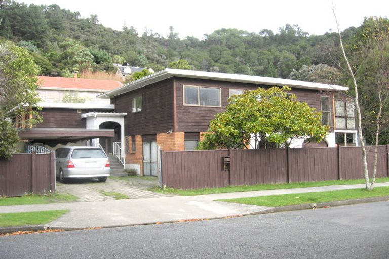 Photo of property in 2 Pohue Grove, Stokes Valley, Lower Hutt, 5019