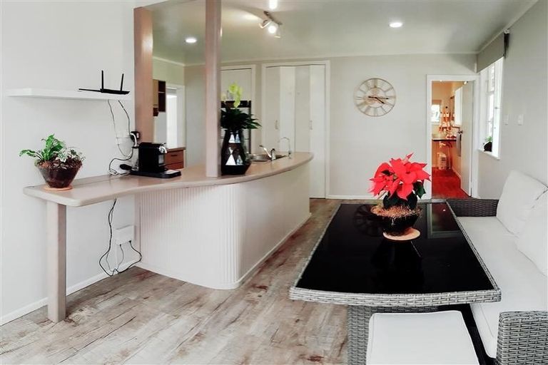 Photo of property in 98 Glenpark Avenue, Frankleigh Park, New Plymouth, 4310