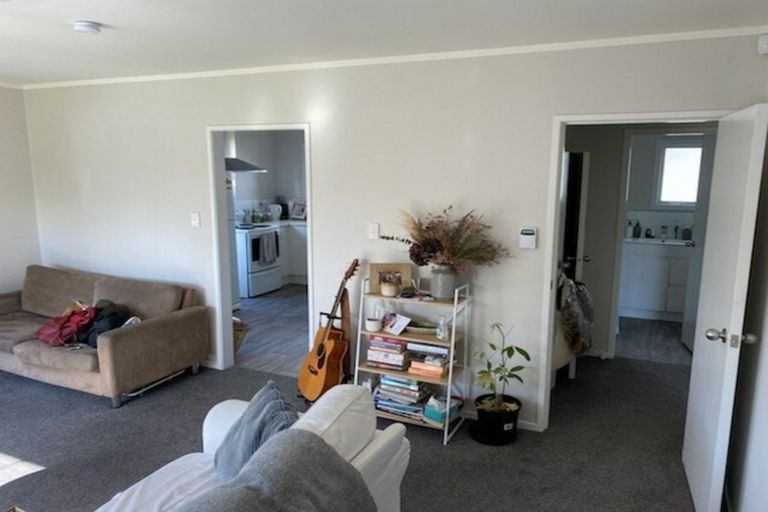 Photo of property in 1/22 Norcross Avenue, Henderson, Auckland, 0612