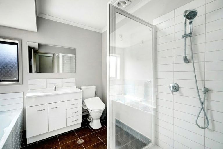 Photo of property in St Claire Village, 6/172 Mcleod Road, Te Atatu South, Auckland, 0610