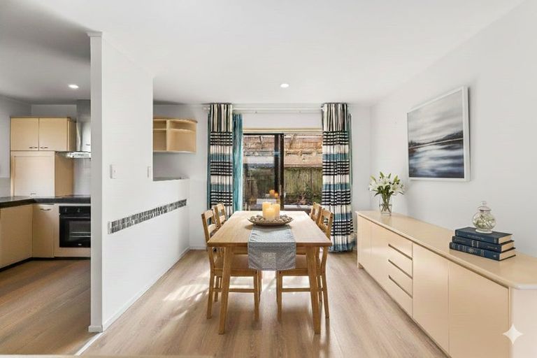 Photo of property in 2/8 City View Terrace, Birkenhead, Auckland, 0626