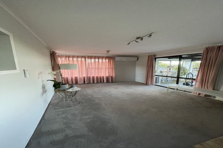 Photo of property in 6 Hartley Terrace, Massey, Auckland, 0614