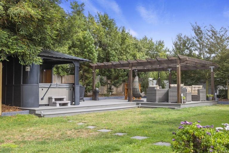 Photo of property in 76 Oakgrove Drive, Rangiora, 7400