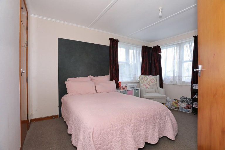 Photo of property in 11 Ngahina Street, Marton, 4710