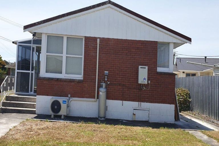 Photo of property in 2/24 Dale Crescent, Pakuranga, Auckland, 2010