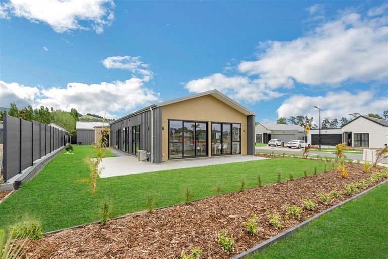 Photo of property in 64 Mataikokako Loop, Kawakawa Bay, 2585