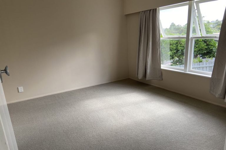 Photo of property in 2/5 Finn Place, Totara Vale, Auckland, 0629