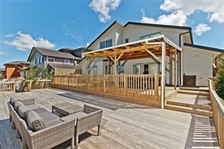 Photo of property in 52 Laurel Oak Drive, Schnapper Rock, Auckland, 0632