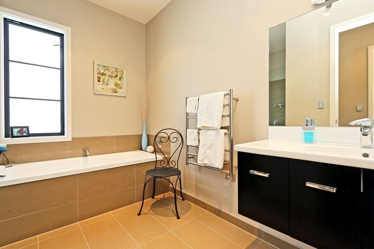 Photo of property in 114 Kent Terrace, Taradale, Napier, 4112