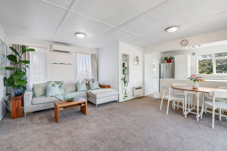 Photo of property in 1/50 Kaipatiki Road, Glenfield, Auckland, 0629