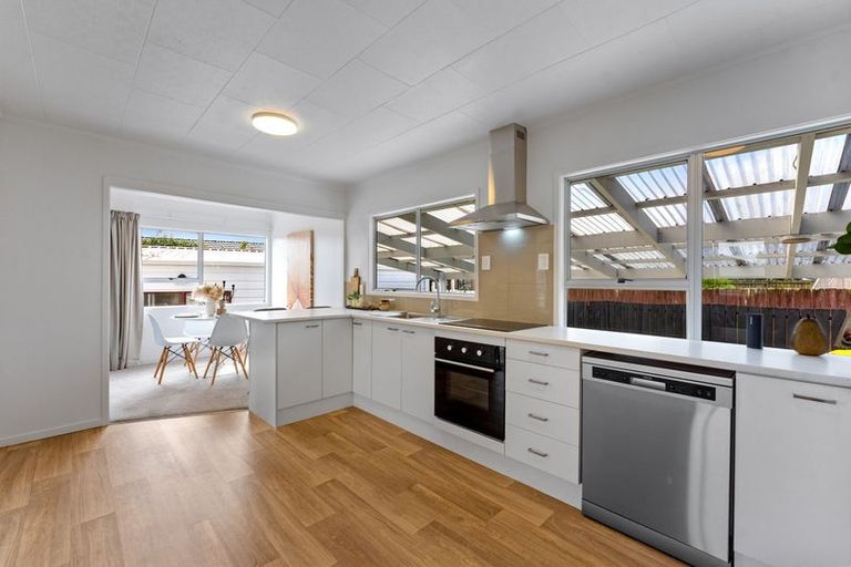 Photo of property in 7 Pureora Place, Clendon Park, Auckland, 2103