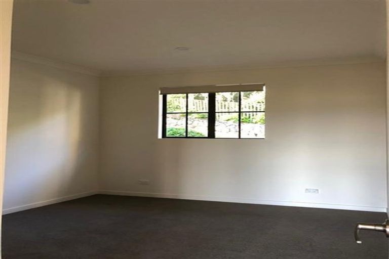 Photo of property in 98 Point View Drive, East Tamaki Heights, Auckland, 2016