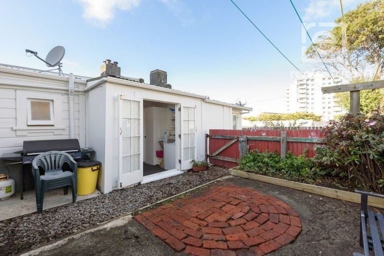 Photo of property in 182 Tasman Street, Mount Cook, Wellington, 6021