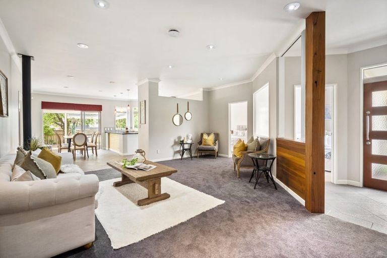 Photo of property in 11 English Oak Drive, Schnapper Rock, Auckland, 0632