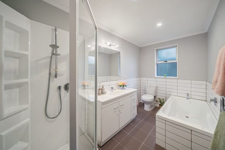 Photo of property in 44 Waipounamu Drive, Kelson, Lower Hutt, 5010