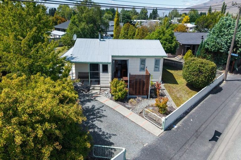 Photo of property in 25 Hallewell Road, Twizel, 7901
