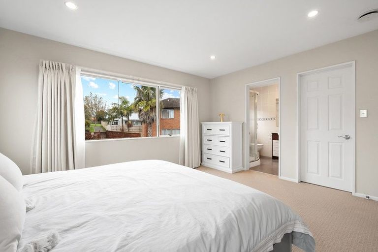 Photo of property in 8 Cuthill Close, Albany, Auckland, 0632