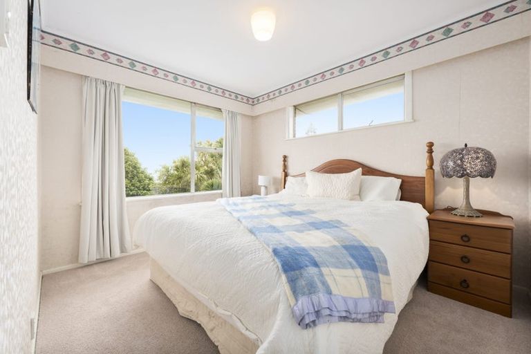 Photo of property in 8 Fowey Avenue, Te Atatu South, Auckland, 0610