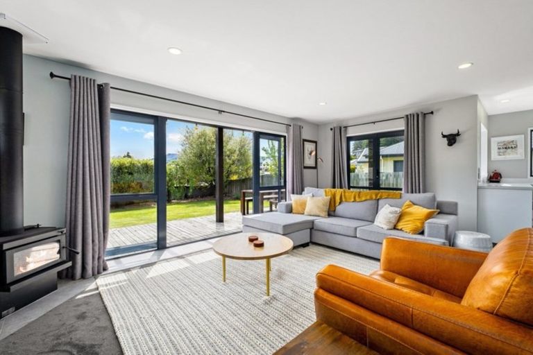 Photo of property in 17 Kings Drive, Wanaka, 9305