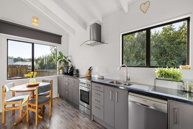 Photo of property in 2/56 Heron Avenue East, Matua, Tauranga, 3110