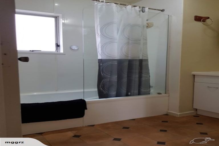 Photo of property in 32 Heathdale Crescent, Papakura, 2110