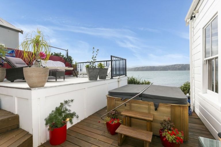 Photo of property in 285 Karaka Bay Road, Karaka Bays, Wellington, 6022