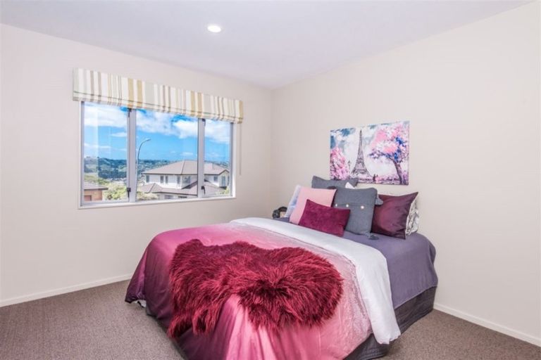 Photo of property in 71 Amesbury Drive, Churton Park, Wellington, 6037
