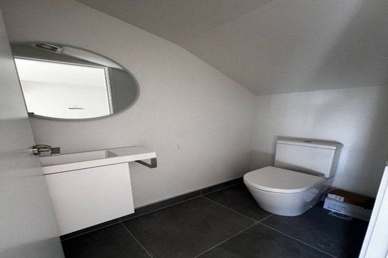 Photo of property in 21 Divich Avenue, Te Atatu South, Auckland, 0610