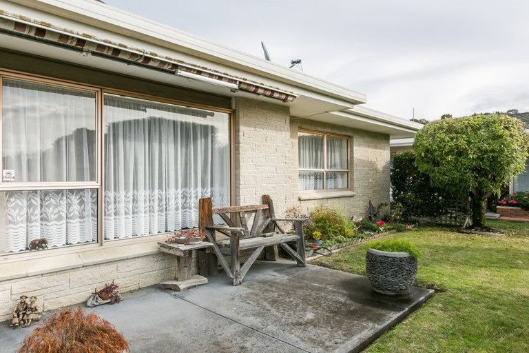 Photo of property in 2/17 Ngarimu Crescent, Taradale, Napier, 4112