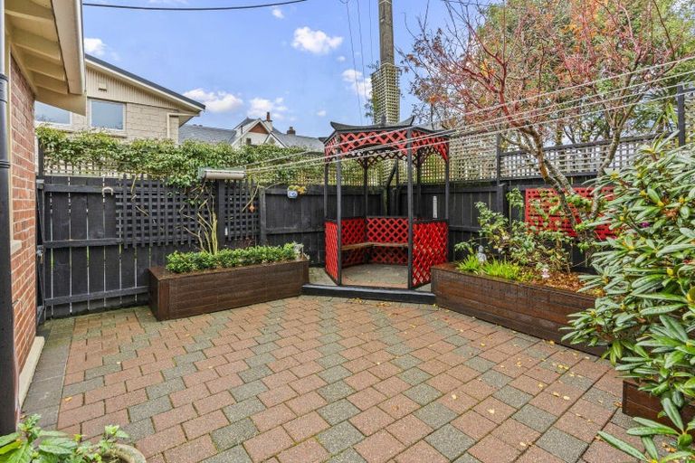 Photo of property in 241 Bay View Road, Saint Clair, Dunedin, 9012