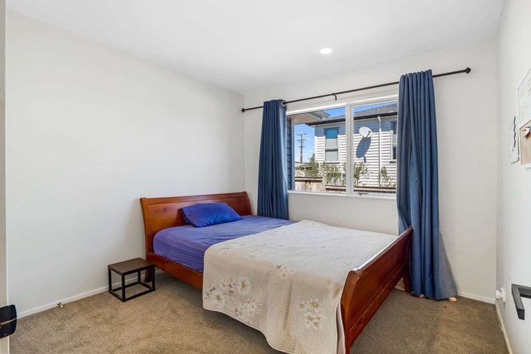 Photo of property in 6 Kahu Close, Orewa, 0931