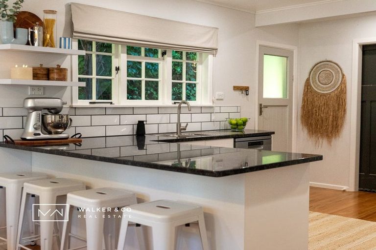 Photo of property in 4 Elmslie Road, Pinehaven, Upper Hutt, 5019