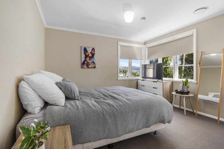 Photo of property in 10 Handyside Street, Tawa, Wellington, 5028