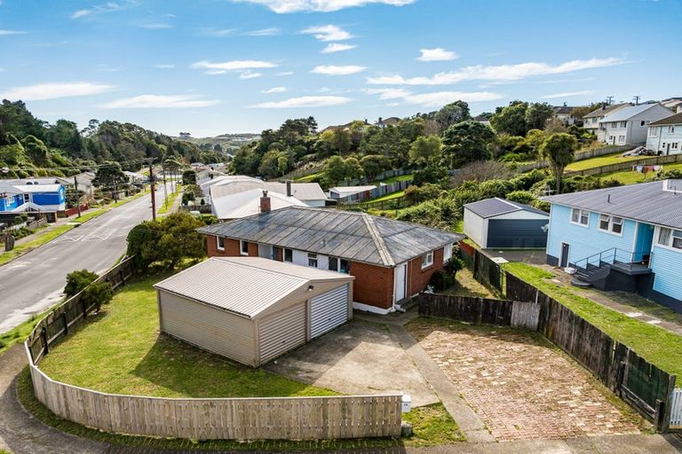 Photo of property in 28 Durham Street, Cannons Creek, Porirua, 5024