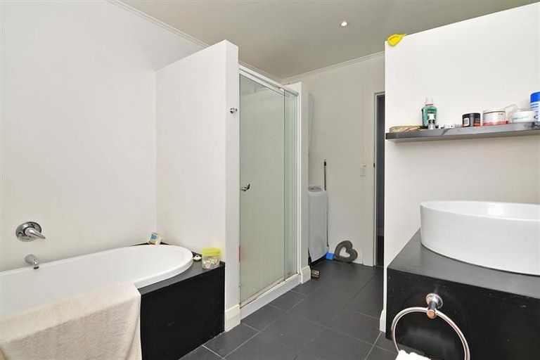 Photo of property in 1-3/100 Overtoun Terrace, Hataitai, Wellington, 6021