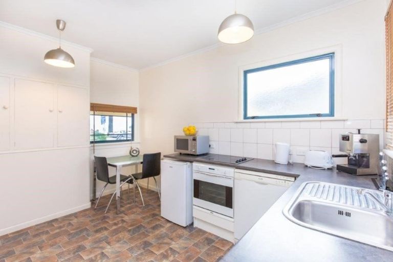 Photo of property in Mt View Flats, 4/6 The Mall, Mount Maunganui, 3116